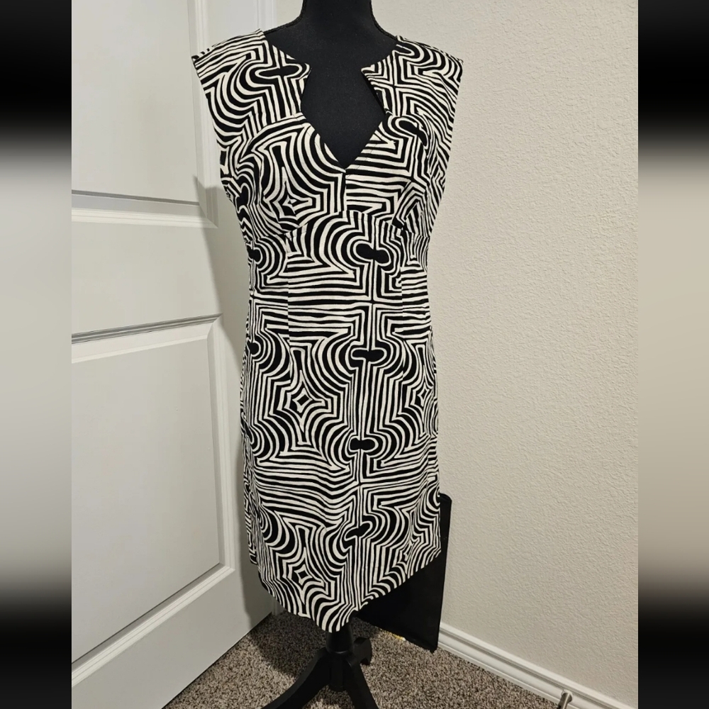 Trina Turk Size 6 Black and White Dress